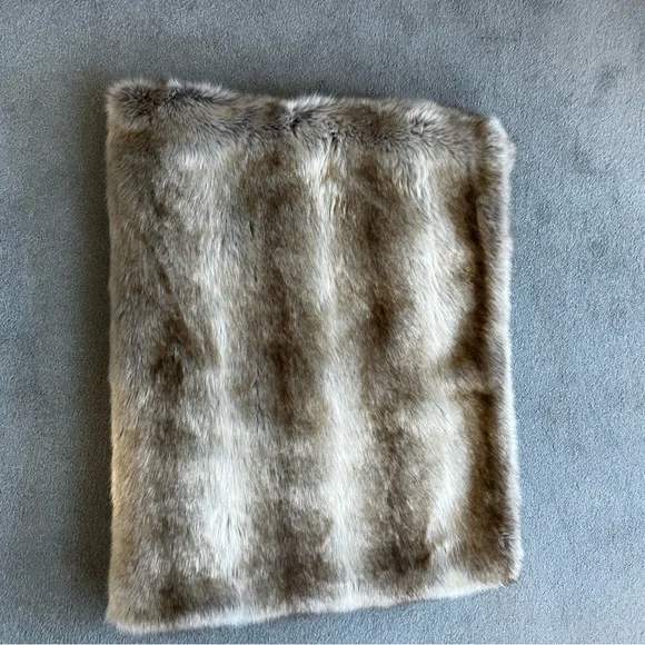 NWOT Limited Edition Blonde Fox Faux Fur Throw 60”x72”